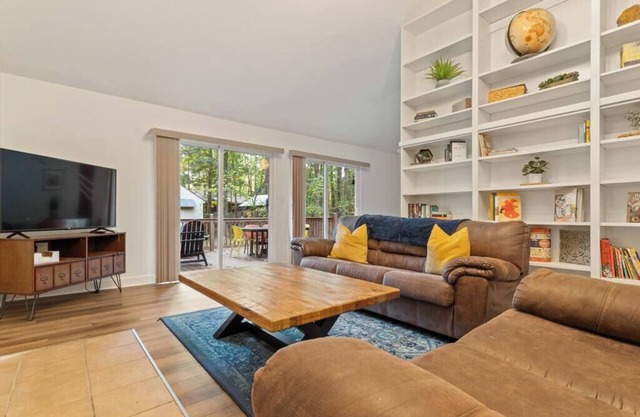 Walkable|Fenced In|Pet Friendly