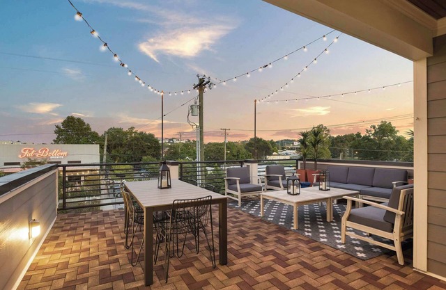 Walkable Nations Retreat | Rooftop & Near Broadway