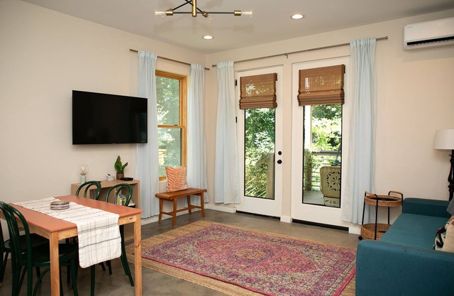 Walkable West Asheville Biltmore Covered Porch Pet Friendly 2 beds