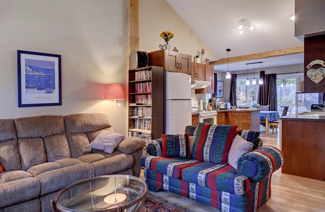 Walking distance to public beach & boat launch