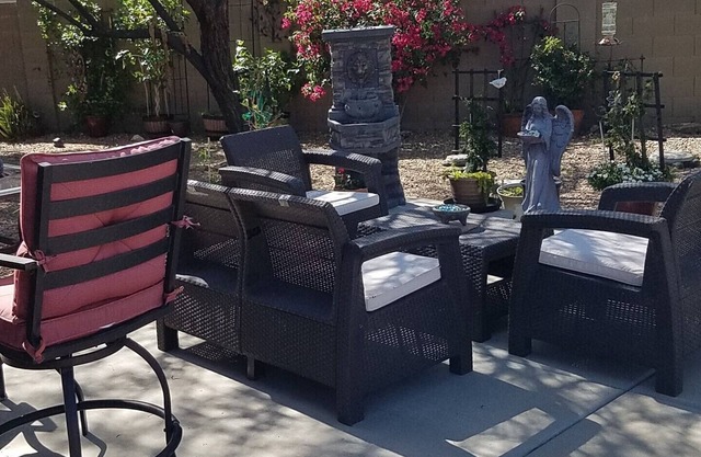 Walking distance to beautiful park ,Pickleball and Tennis courts.
