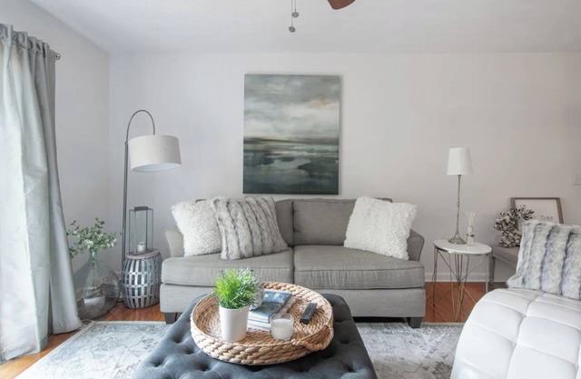 Walking distance to Downtown Franklin-Stylish