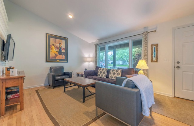 Walking distance to many local attractions - Perfect for a Relaxing Getaway!