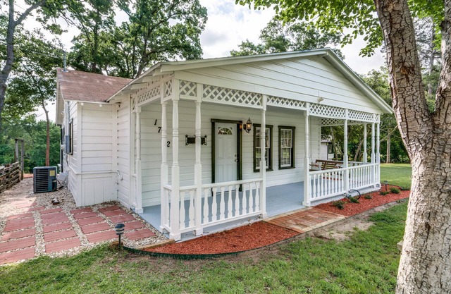 Walking distance to the Gaylord and backs to Lake Grapevine!