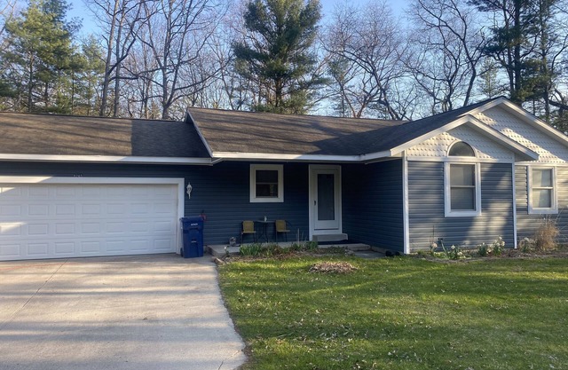Walking Distance To Torch Lake Sandbar!