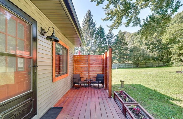 Wallkill Apartment w/Private Patio: 6 Mi to Town!