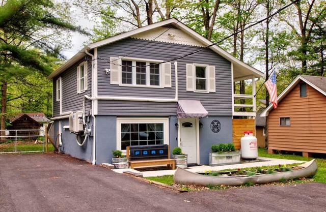 Wally's House |Kayaks|Firepit|Central|Game Shed!