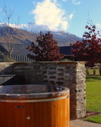Wanaka Mountain View
