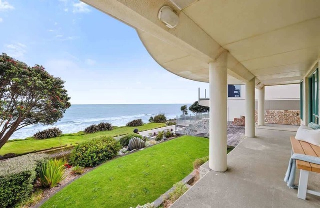 Wanaka Studio - sea views from your private patio