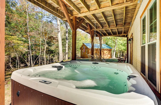 Wardensville Cabin w/Hot Tub, Creek & Fire Pit!