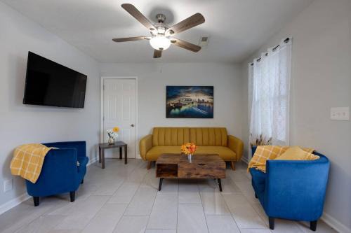 Warm & Comfy In Nash Tvs In All Rooms Book Now