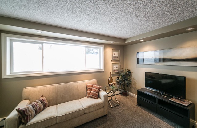 Warm &Cozy Newly Furnished Suite near Downtown&WEM