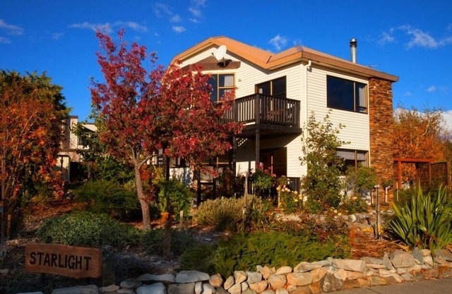 Warm with fireplace, English country style, nice garden, Starlight De Heaven!