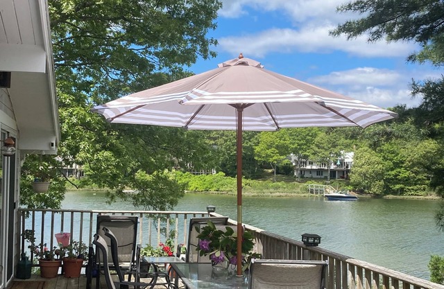 Water Front DREAM vacation, whole house AC, Free wi-fi, linen&towels, fire pit,