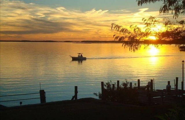 Water Front Retreat - Sunrise and Sunset Water Views - Lots of Amenities