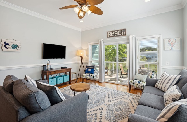 Water's Edge 103 - Bright 3BR/3BA Townhome - Pool - Fishing Dock
