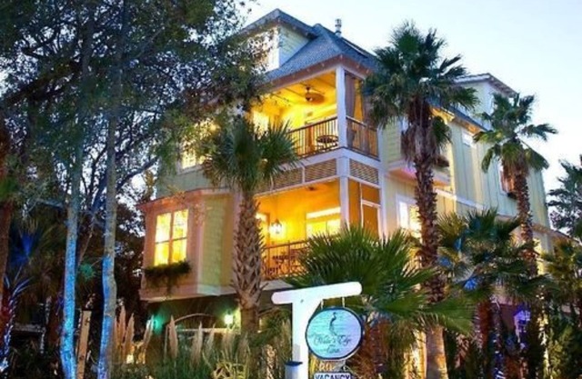 Water's Edge Inn - Adults Only