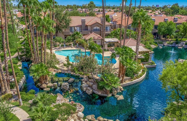 WATER VIEW RESORT STYLE