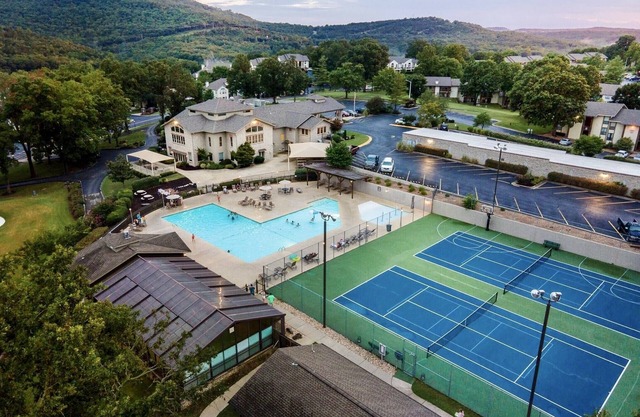 Water View-Walk In condo within Pointe Royale Golf Resort