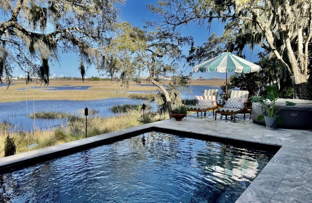 Water views & only 2 miles to downtown