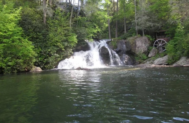 Waterfall Cove on Lake Glenville, Lakefront Home with Dock, 5BR, 3Ba, Sleeps 10+