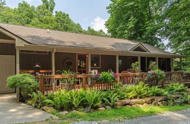Waterfall Escape: Cashiers, Glenville & Highlands