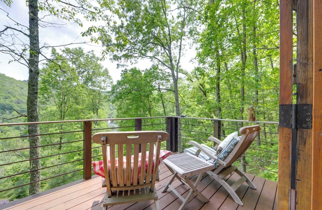 Waterfall Views - 'Blue Ghost' Cabin in Cullowhee!