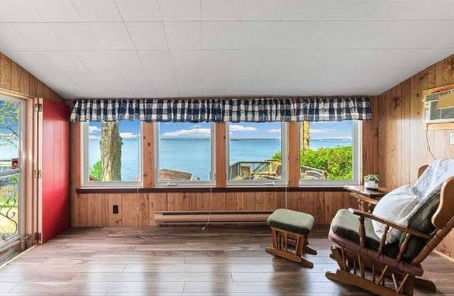 Waterfront 2 bedroom cottage