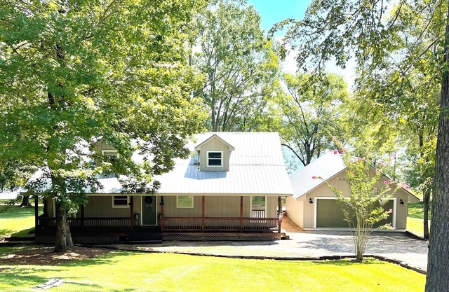 Waterfront 3 Bedroom Camden Cabin with Gorgeous Views, Firepit and Dock