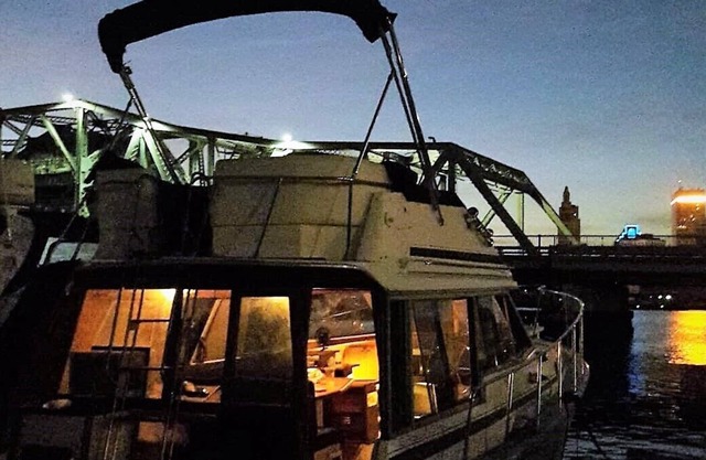 Waterfront 32' Bayliner / Yacht Rental Providence RI