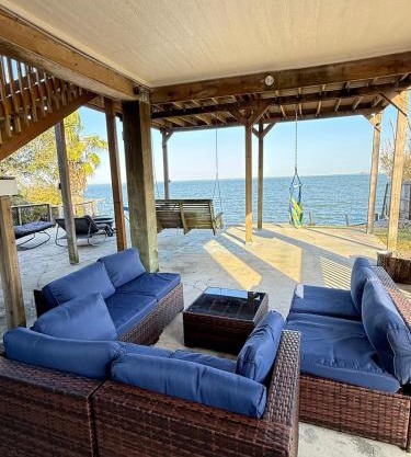 Waterfront 3BR 2BA Home near Kemah NASA Galveston