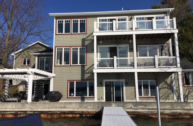 Waterfront 4 bed/4 bath in the heart of wine country. Reduced May 15 & 22 wknd