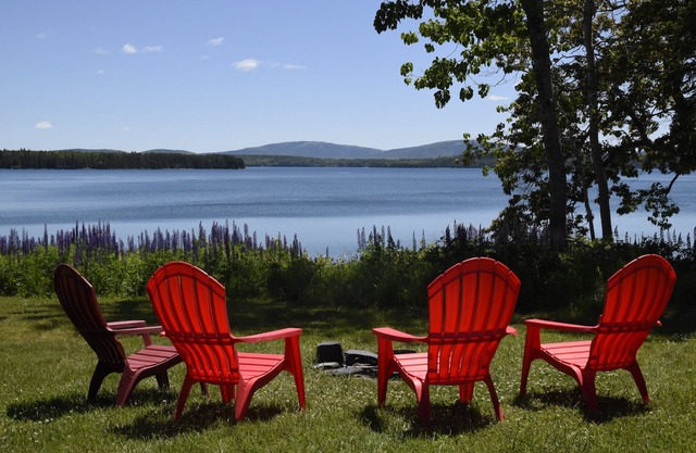 Waterfront 4-BR home. Sunrise and amazing views of Acadia. Book 2026 now!