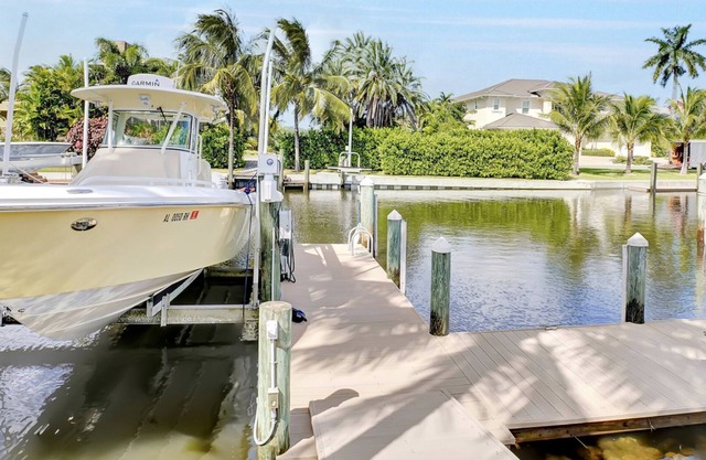 Waterfront 4bedroom home with boat lift and additional 40' slip at extra cost