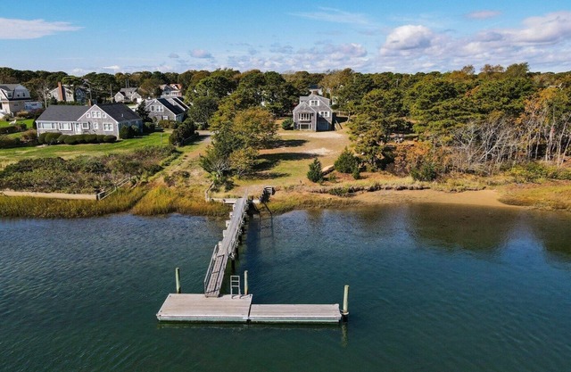 Waterfront 4BR, AC, Private Beach, Private Deep Water Dock, Kayaks, Fire Pit