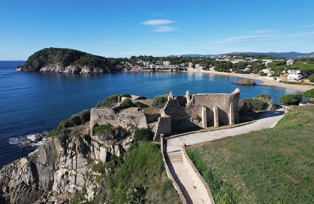 Waterfront apartment, 50 meters from the beach