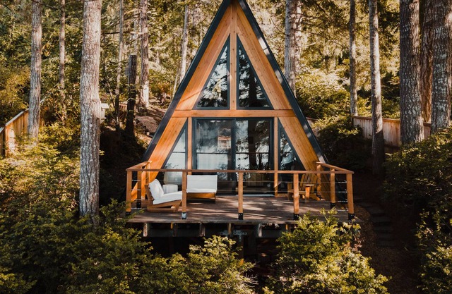 Waterfront Bella Vista A-Frame | Pets Welcomed - Your Dream Retreat