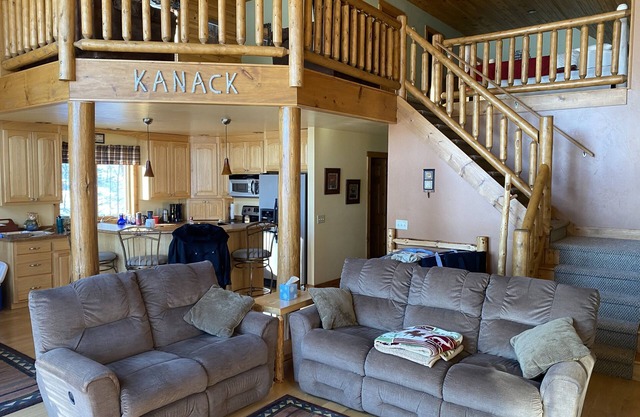 Waterfront Cabin w/Pontoon Avail. OPENINGS IN JUNE, JULY & AUGUST Get them now!