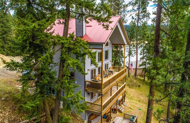 Waterfront Cabin W/Two Decks, Gourmet Kitchen, Free WiFi, & Lake Access