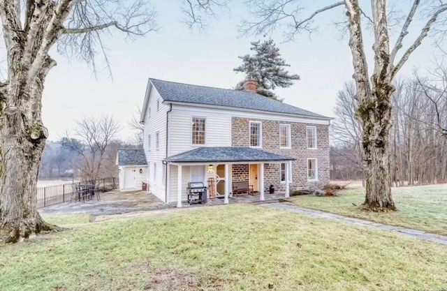 Waterfront catskills farmstay in a 19th Century historic home on an Alpaca Farm