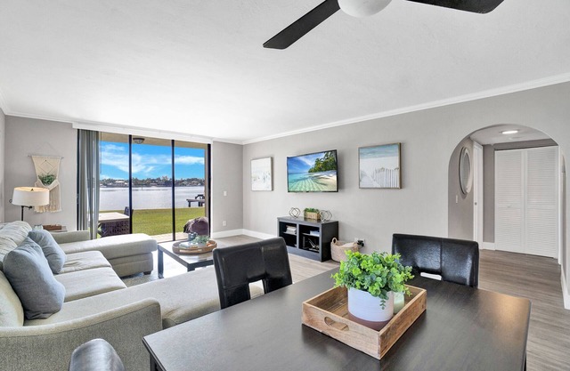 Waterfront condo & boat dock at the Heart of Palm Beach