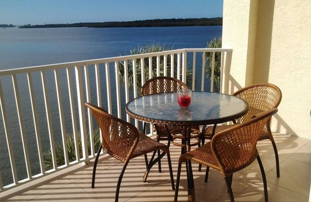 Waterfront condo with private balcony. Sun All Day!