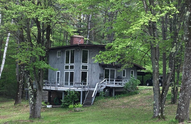 Waterfront contemporary on beautiful sand dune beach. 1/2-hour from Saratoga.
