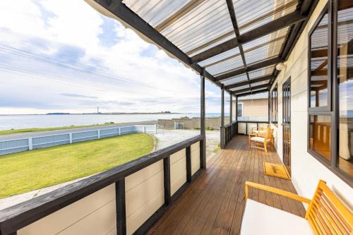 Waterfront Cottage Bluff
