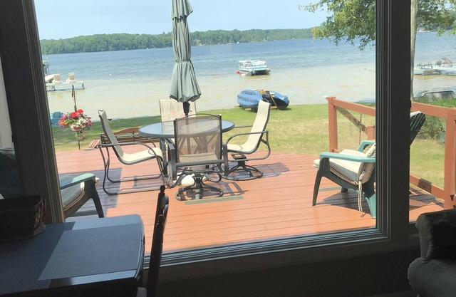 Waterfront Cottage, Lake Ann,Traverse area All Sports Lake!