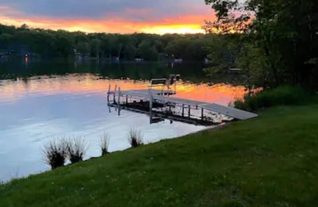 Waterfront Cottage -Stone Lk - Sandy/Dock - Pets