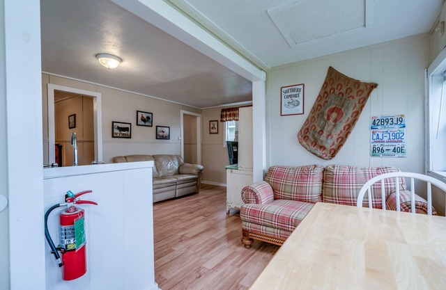 Waterfront Cottage on Millens Bay