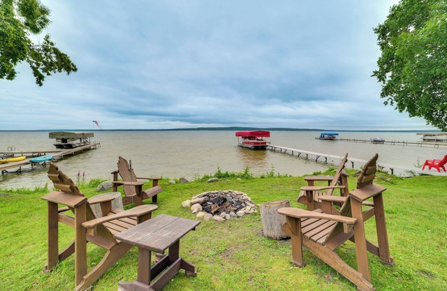 Waterfront Cottage w/Dock on Burt Lake!