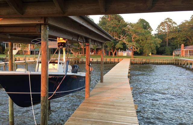 Waterfront Cottage with Wharf on Mobile BaynBeing remodeled completion Sept 15th