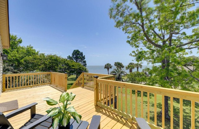 Waterfront Crystal Coast Vacation Rental with Deck!